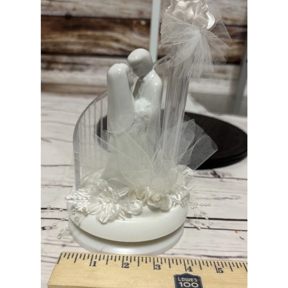 Vintage 1995 Wilton Bride Groom Wedding Cake Topper Porcelain Figurine